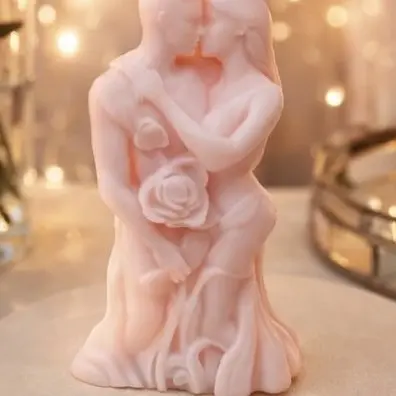 Pareja con rosas — imagen 1