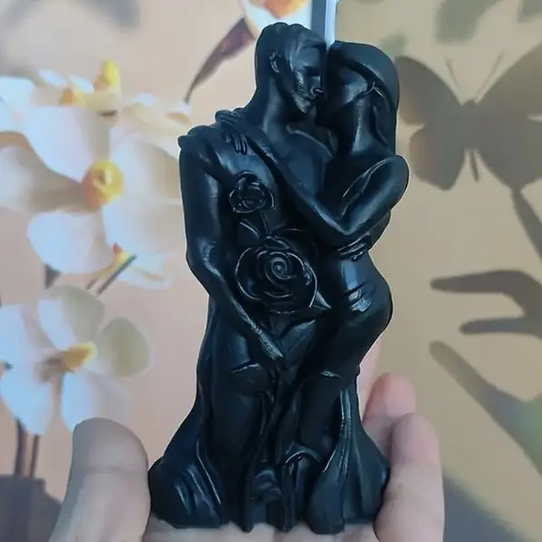 Pareja con rosas — imagen 3