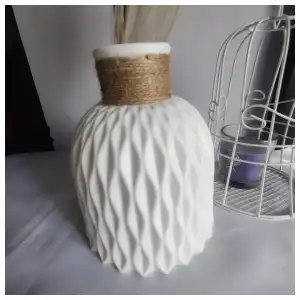 Bucaro con relieve miniatura 2