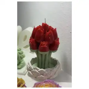Ramo de tulipán con base rellena miniatura 3